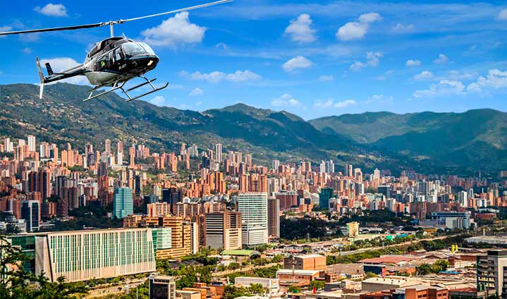 Vuelo en helicóptero por Medellín.